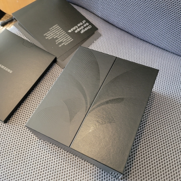 Thom Browne Samsung Galaxy ZFold 2 (phone only) - Picture 8 of 8